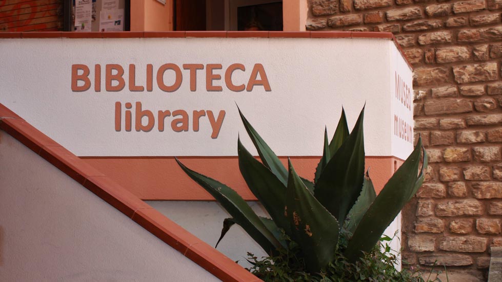 Exterior of the Camogli library