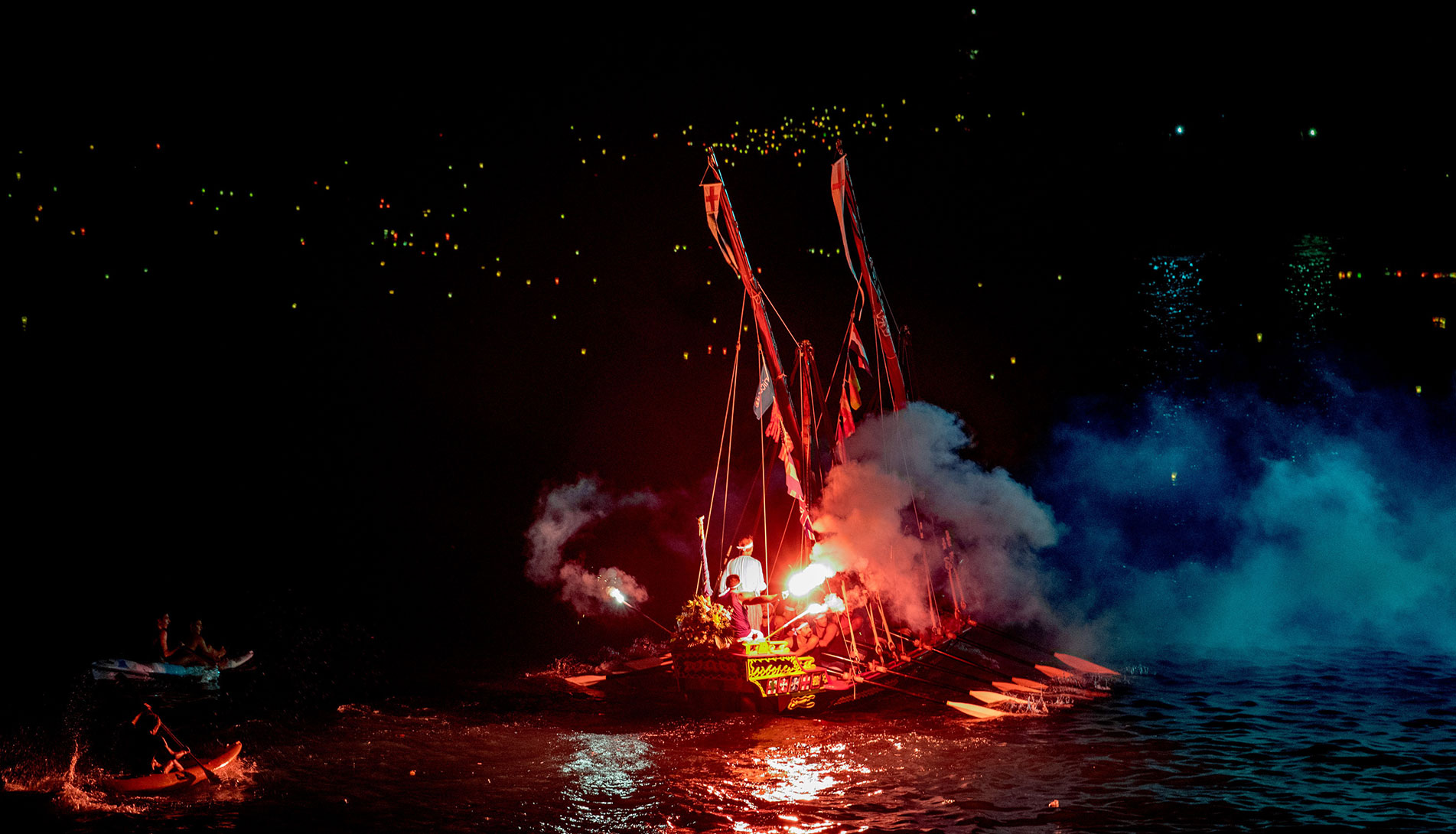 Altes Segelschiff auf See in der Nacht des Stella Maris Festivals