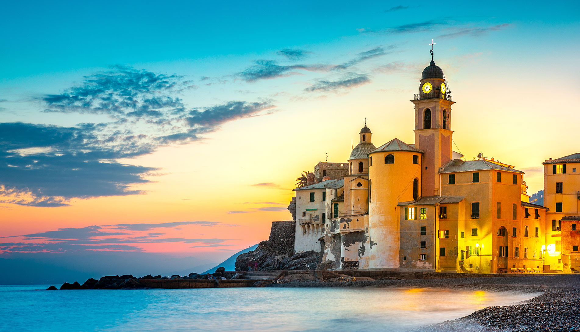 Panoramablick bei Sonnenuntergang auf Camogli